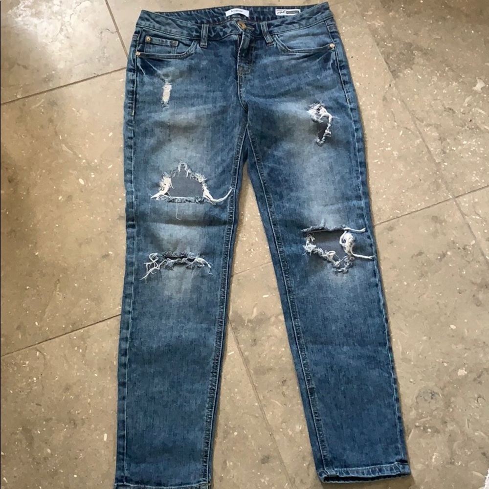 Kensie Distressed Jeans